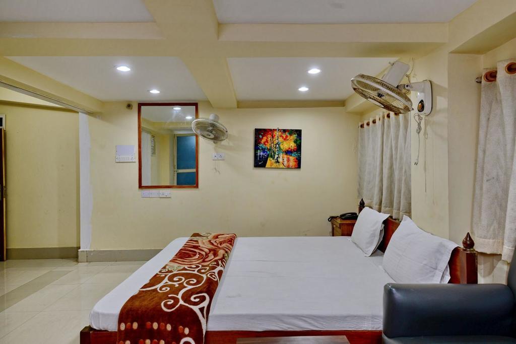 Marina Beach House Hotel Puri Exterior photo