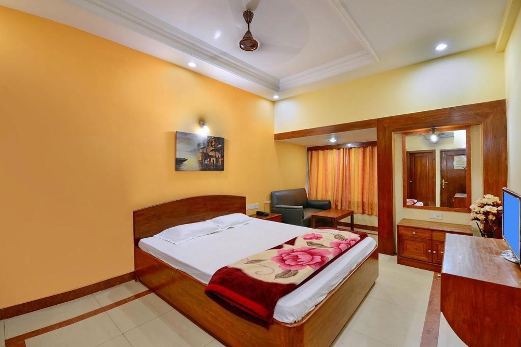 Marina Beach House Hotel Puri Exterior photo