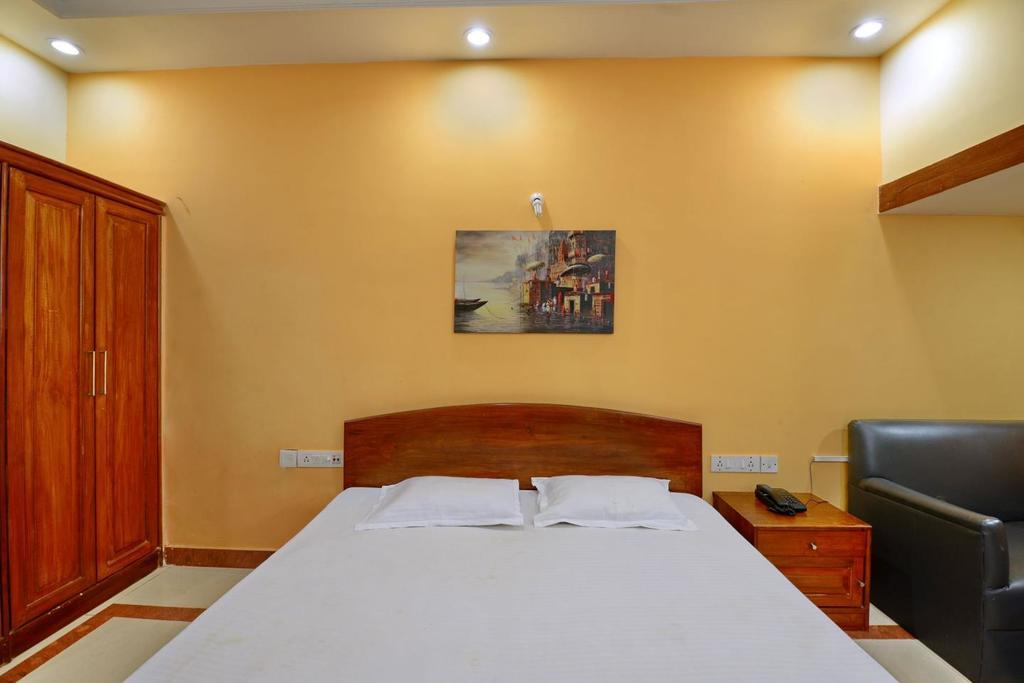 Marina Beach House Hotel Puri Exterior photo